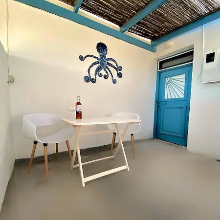 Little Troll House 2, Golden Beach, * Chrisi Akti (Paros)