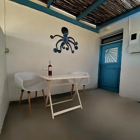 Apartment Little Troll House 2, Golden Beach, Chrisi Akti (Paros)